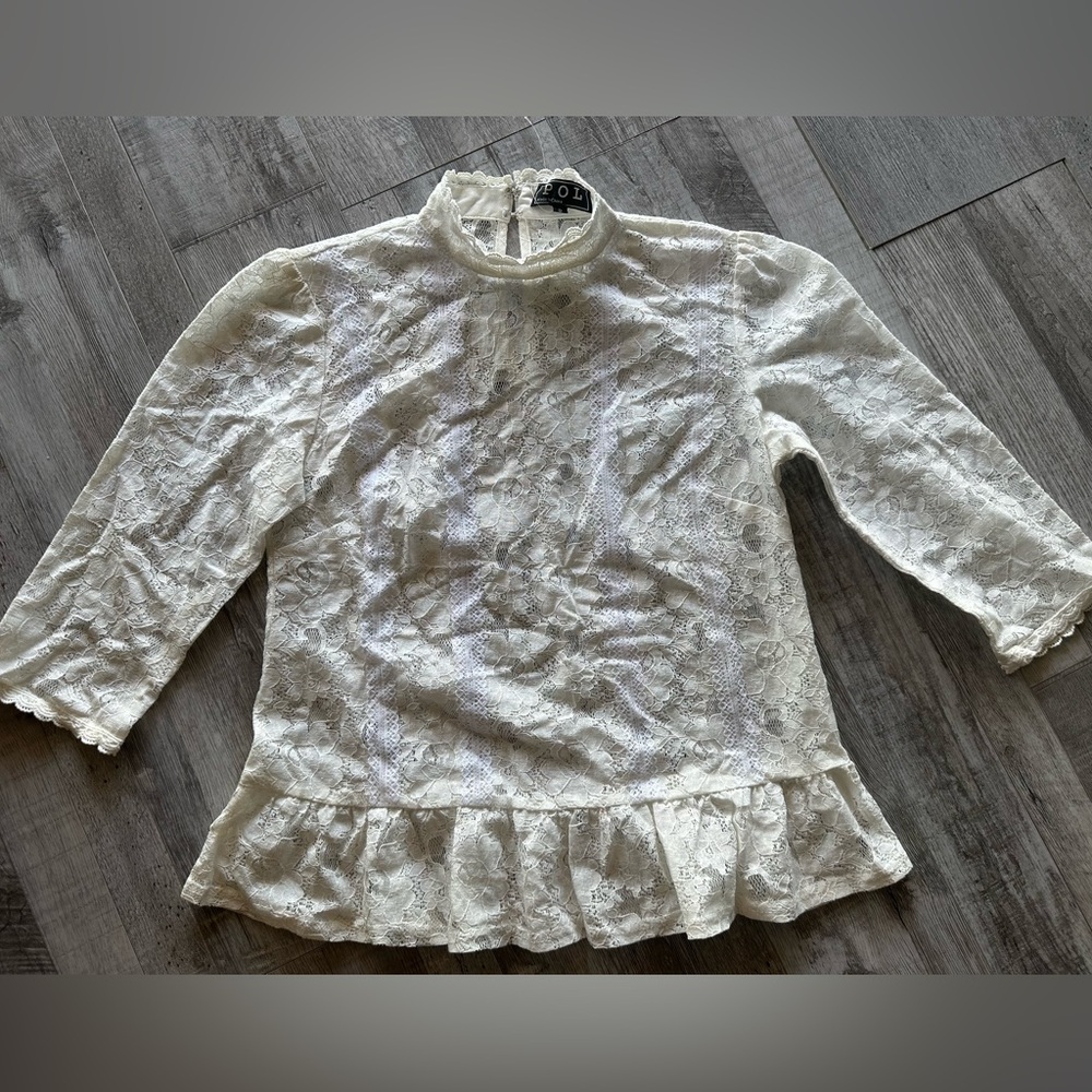 POL NEW White Lace Blouse with Ruffle Hem Size small